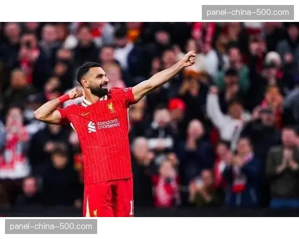 点球！裁判经VAR回看后判罚点球，萨拉赫主罚命中